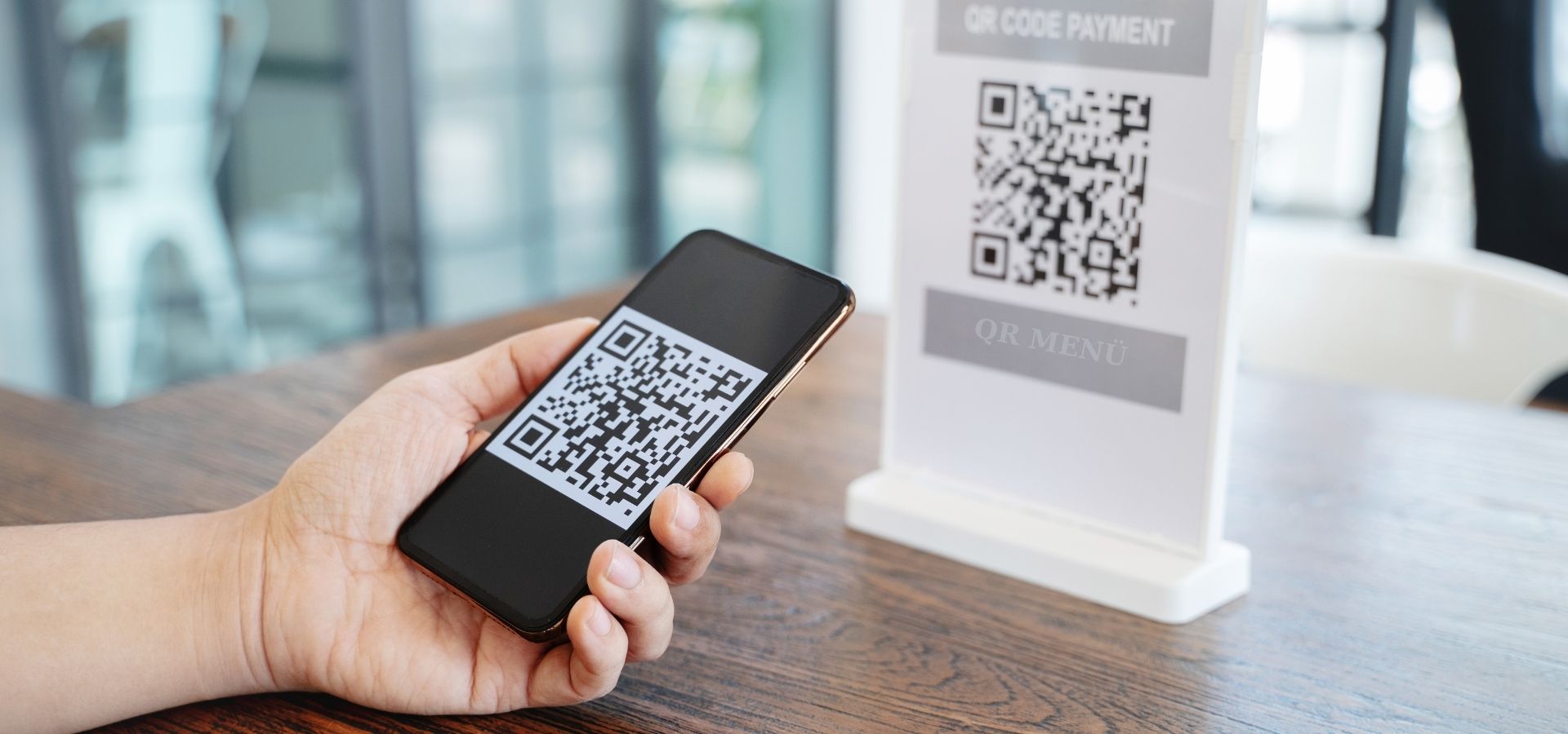 QR Menülerin İşletmeler İçin Faydaları: Maliyet, Verimlilik ve Müşteri Memnuniyeti